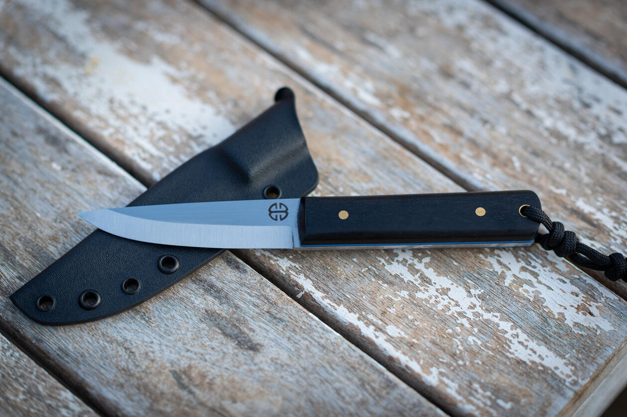 Puukko on Wood Table